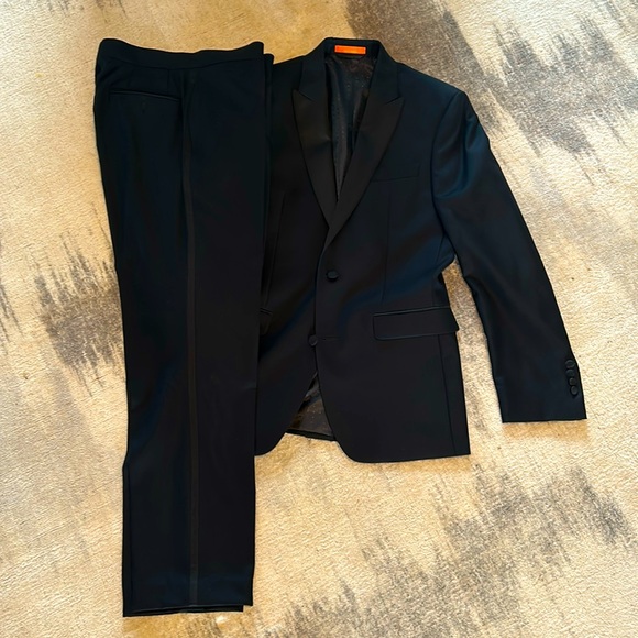 Tallia Tuxedo 38R jacket, 32 x 32 pants.  Unaltered. - Picture 1 of 9